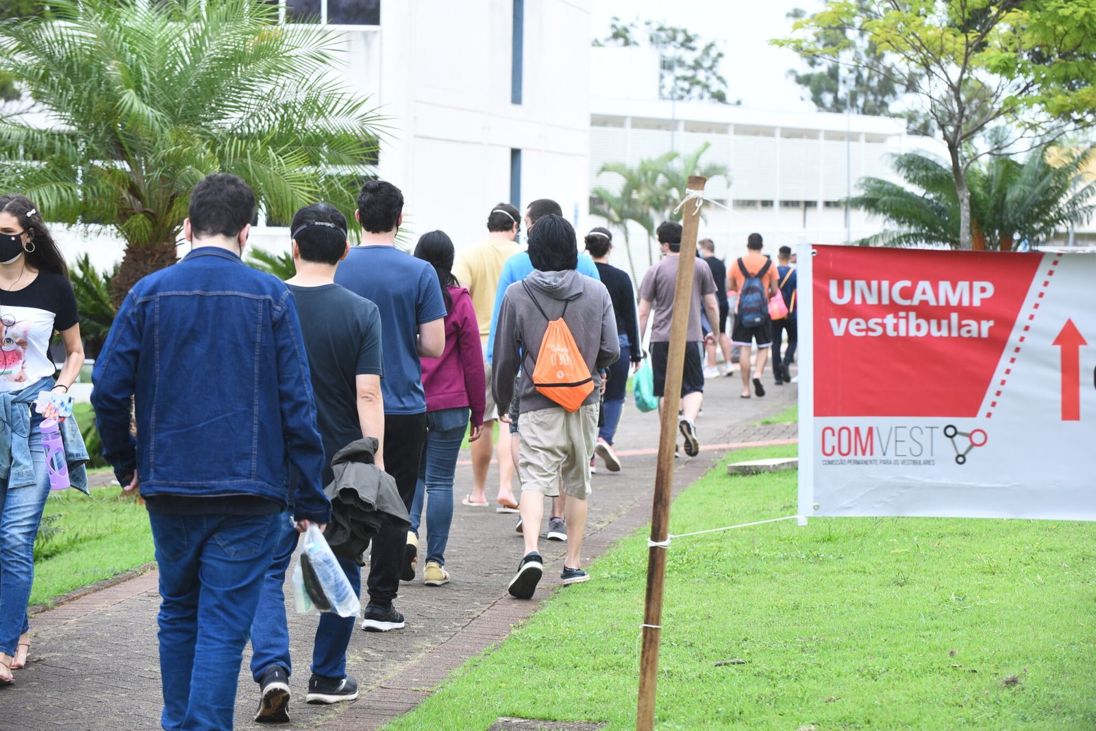 Unicamp divulga lista de candidatos isentos da taxa do Vestibular 2026 - Imagem do artigo original