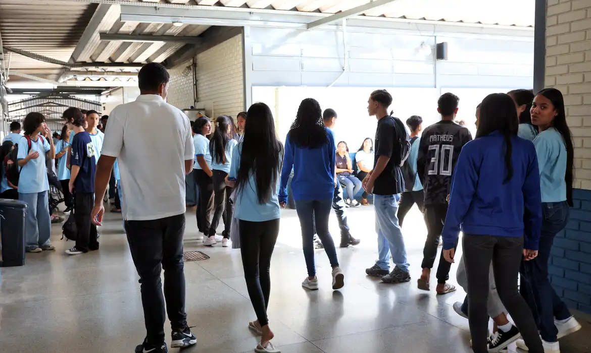Pé-de-Meia arranca quinta parcela e transfere R$ 200 a alunos do secundário - Imagem do artigo original