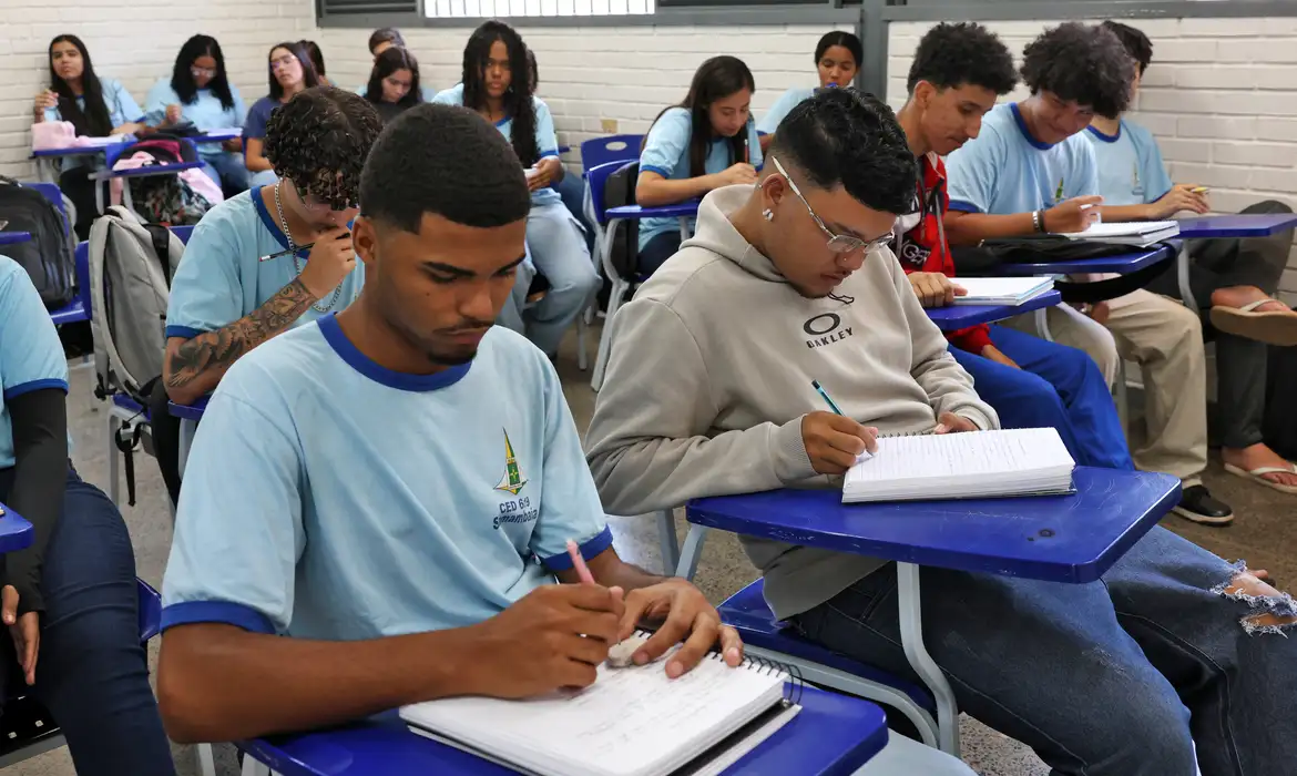 Pé-de-Meia paga quinta parcela a estudantes nascidos em maio e junho - Imagem do artigo original