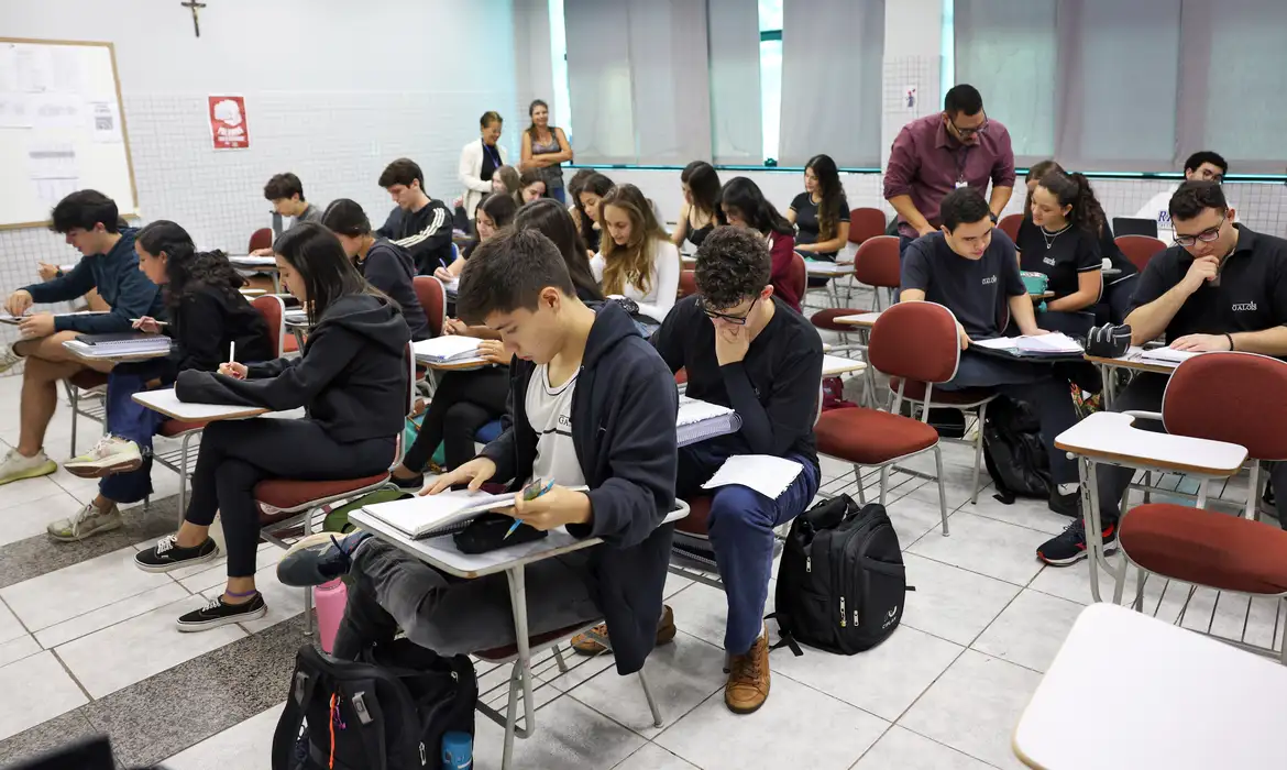 Fies 2025 exige complemento de inscrição até sexta-feira - Imagem do artigo original