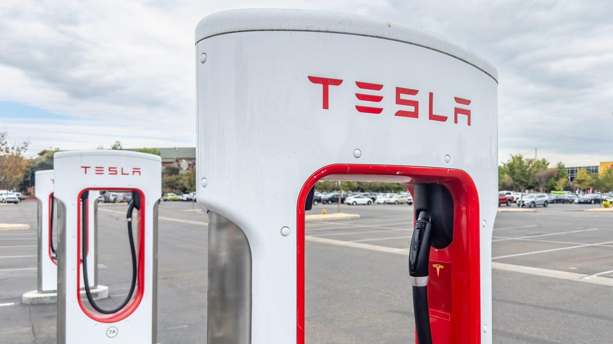 Júri condena Tesla a pagar 243 milhões após acidente mortal com Autopilot - Imagem do artigo original