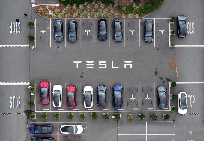 Tesla apresenta pacote salarial de 1 bilião USD para Elon Musk com metas até 2035 - Imagem do artigo original