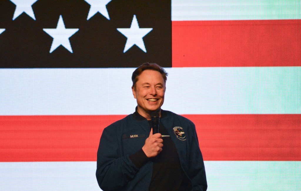 Presidente da Tesla defende pacote salarial de 1 bilião de dólares para Elon Musk - Imagem do artigo original