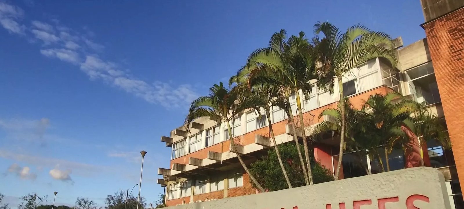 Ufes oferece oito vagas de professor com salário até R$ 9,5 mil - Imagem do artigo